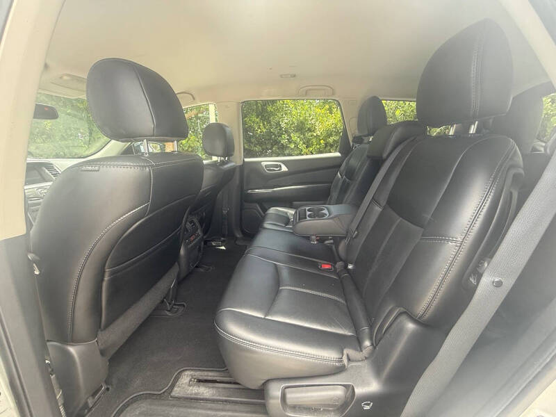 2017 Nissan Pathfinder SL