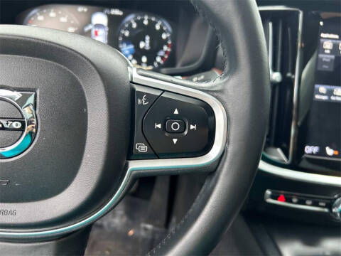 2022 Volvo S60 B5 Momentum