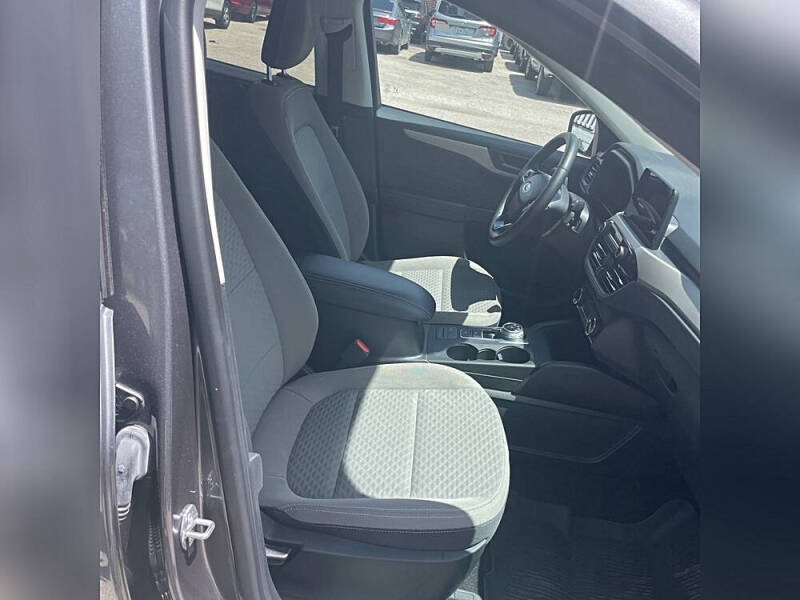 2022 Ford Escape Hybrid SE