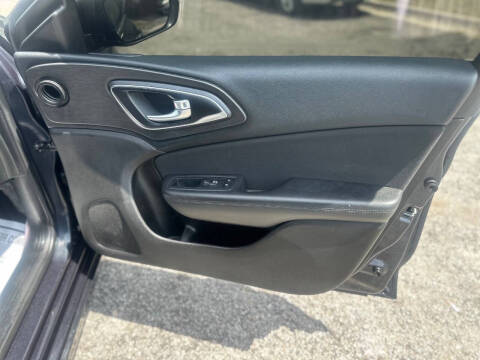 2016 Chrysler 200 Limited