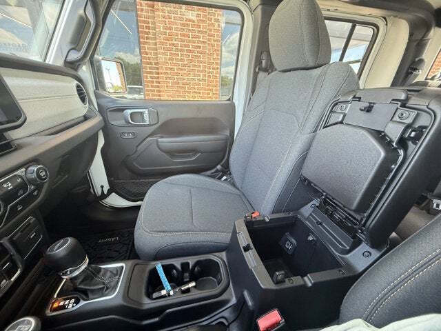 2025 Jeep Gladiator NightHawk