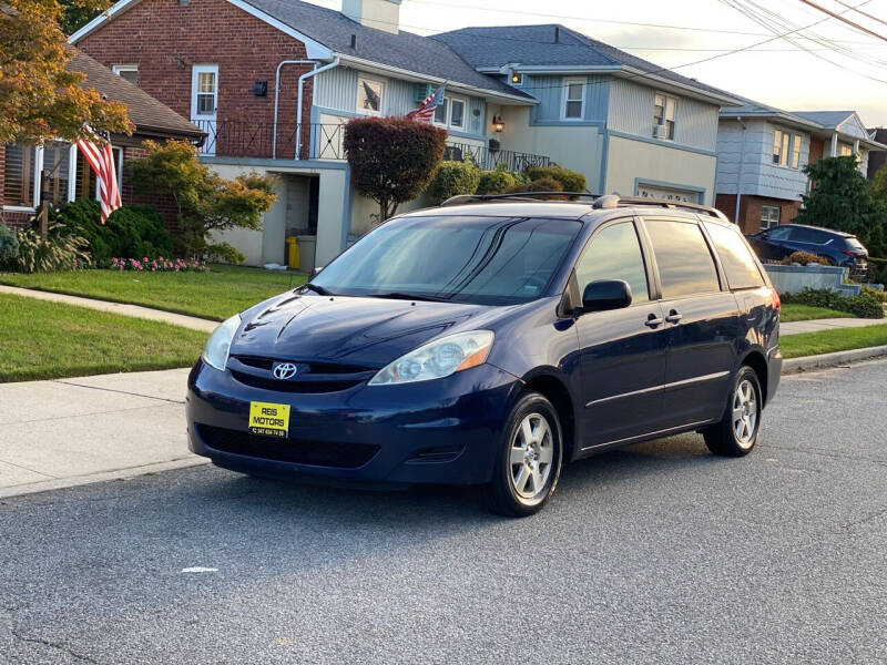 2006 Toyota Sienna for sale at Reis Motors LLC in Lawrence NY