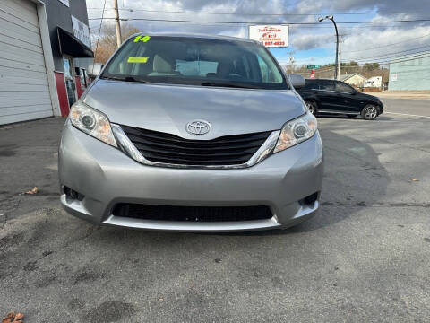 2014 Toyota Sienna LE 8-Passenger