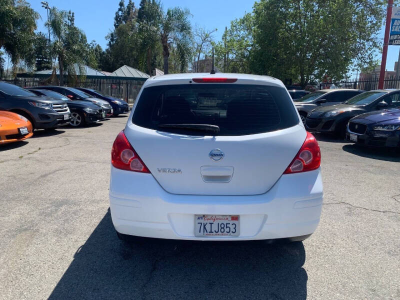 2011 Nissan Versa 1.8 S
