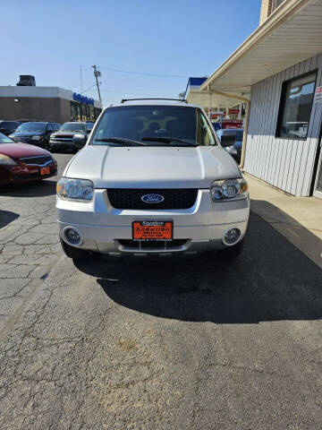 2006 Ford Escape for sale at Knowlton Motors, Inc. in Freeport IL