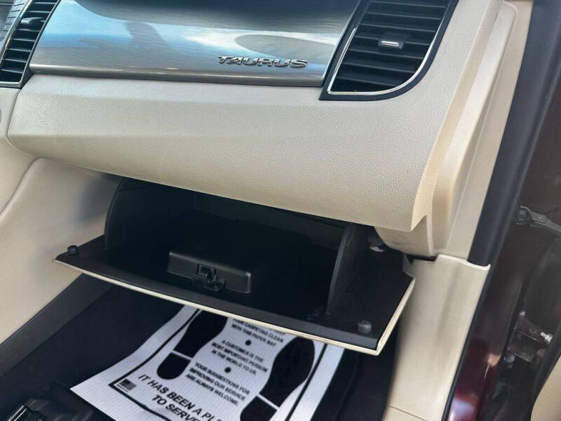 2019 Ford Taurus SEL