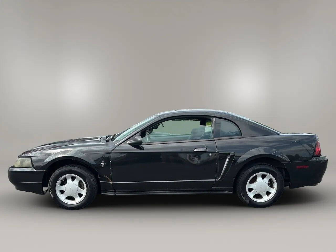 2001 Ford Mustang Base 2dr Fastback 2