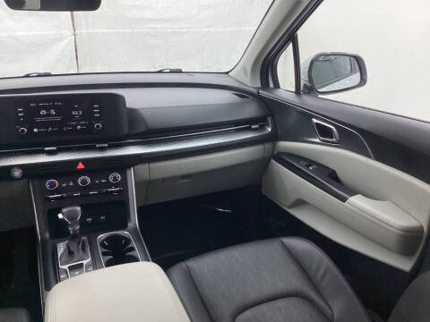 2023 Kia Carnival LX