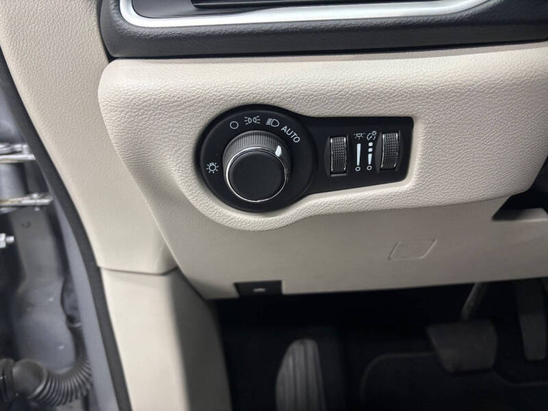 2021 Chrysler Voyager LX