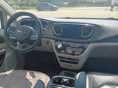 2017 Chrysler Pacifica Touring Plus