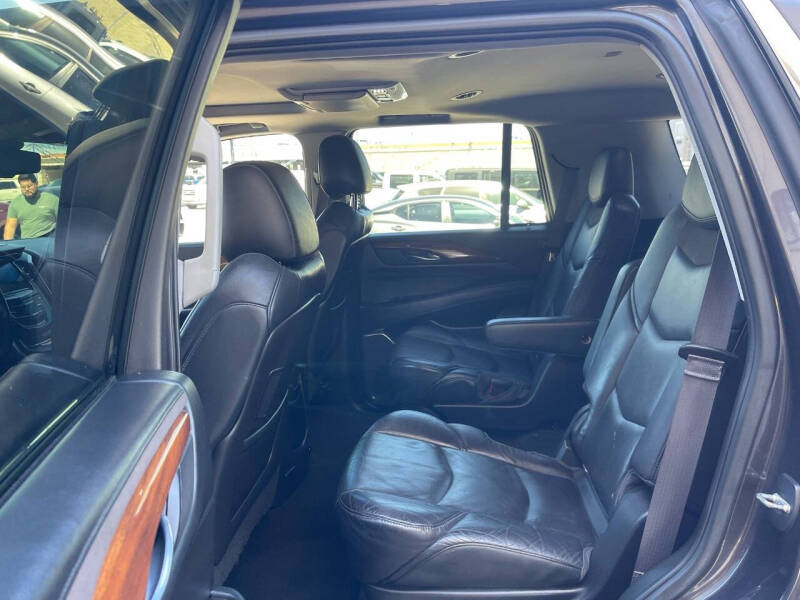 2016 Cadillac Escalade Luxury Collection