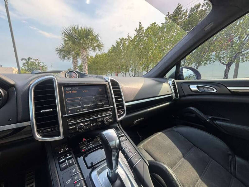 2014 Porsche Cayenne GTS