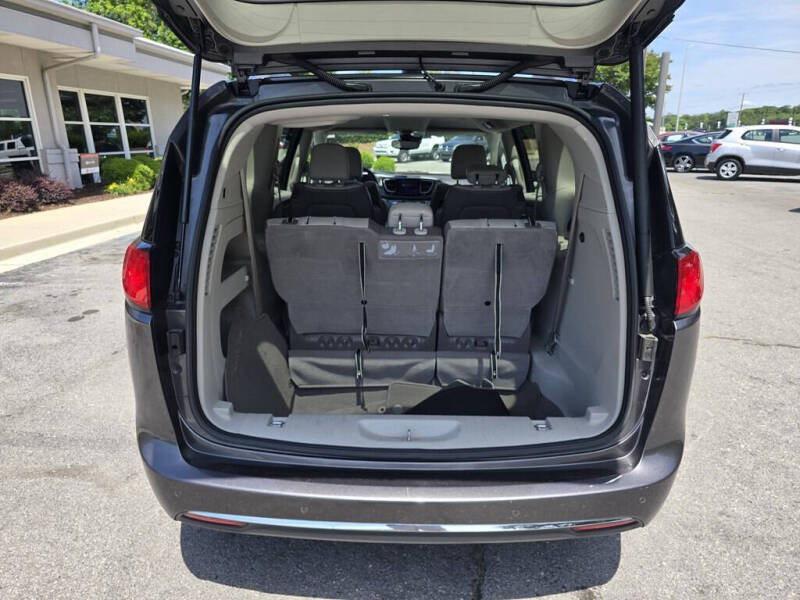 2017 Chrysler Pacifica Touring-L Plus