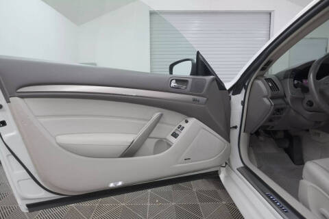 2011 Infiniti G37 Coupe x