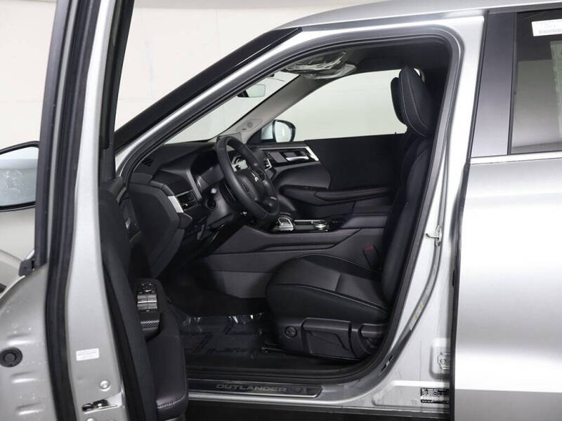 2026 Mitsubishi Outlander ES