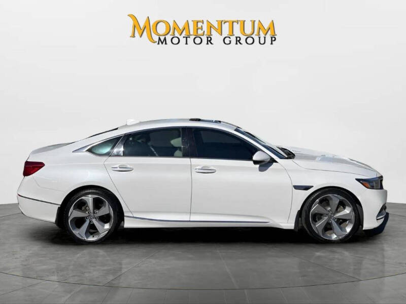 2018 Honda Accord Touring's photo