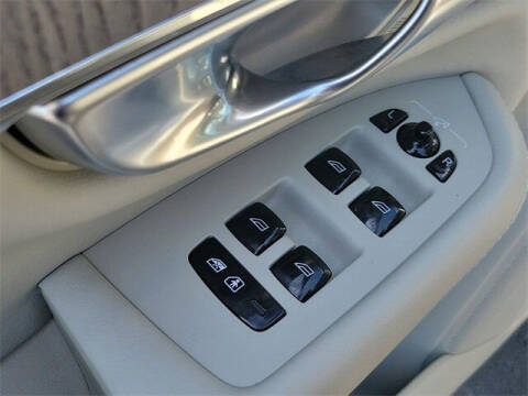 2024 Volvo XC90 B5 Plus Bright Theme