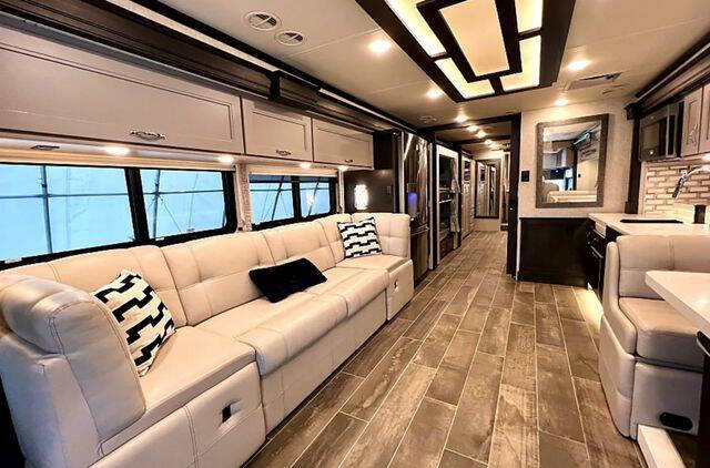 2022 Freightliner XCR Chassis