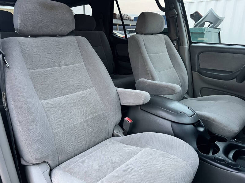 2003 Toyota Sequoia SR5