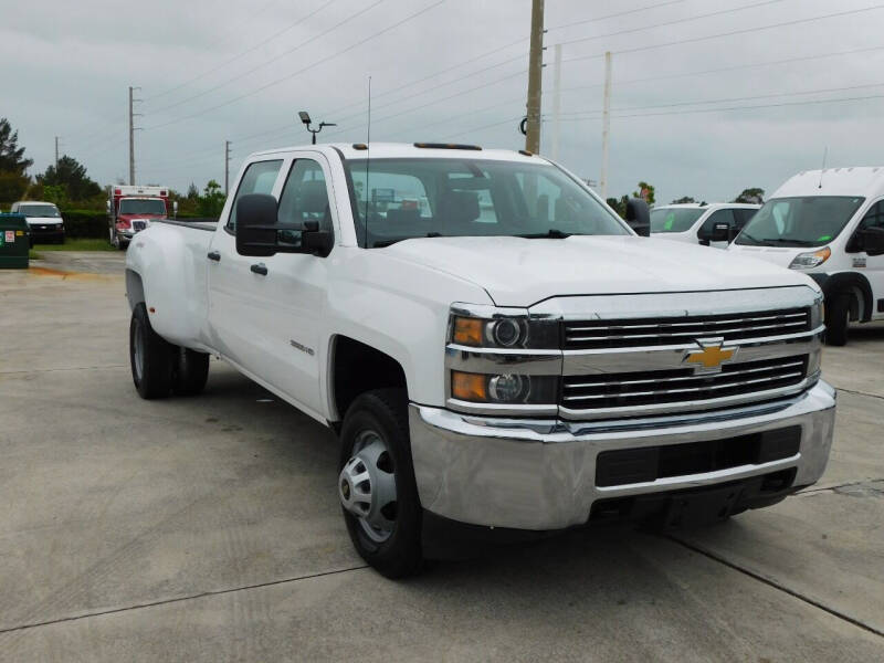 https://cdn05.carsforsale.com/00fba6ef0dd2d1050182a9223744e216b7/800x600/2015-chevrolet-silverado-3500hd-work-truck-4x4-4dr-crew-cab-lb-drw.jpg