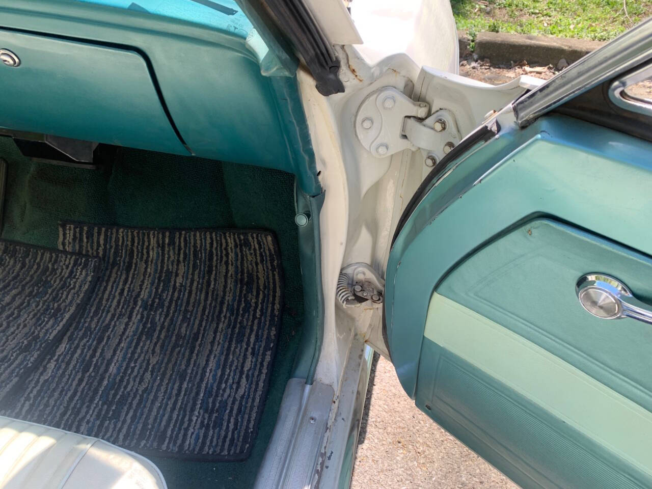 1965 Chevrolet Corvair 500 23