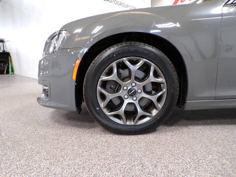 2017 Chrysler 300