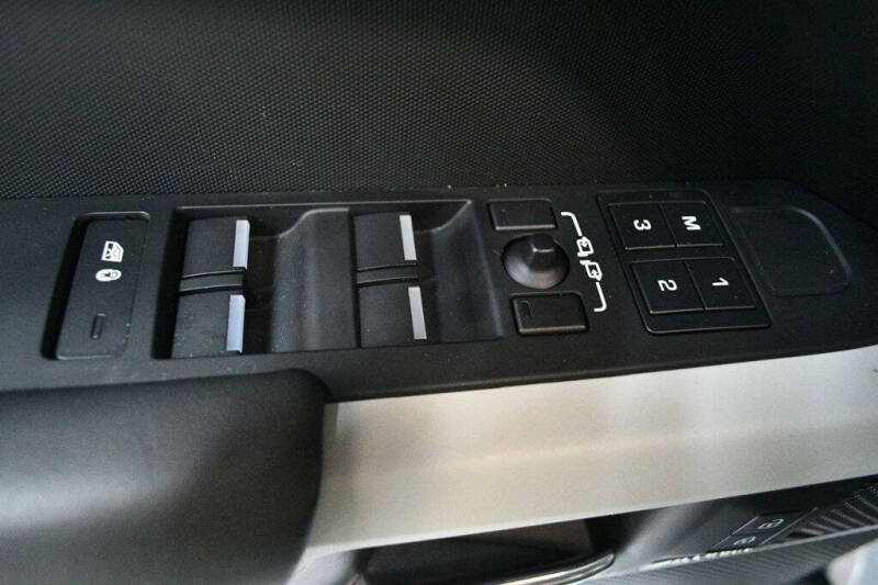 2023 Land Rover Defender 110 X-Dynamic SE