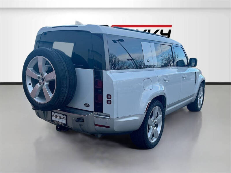 2023 Land Rover Defender 130 SE