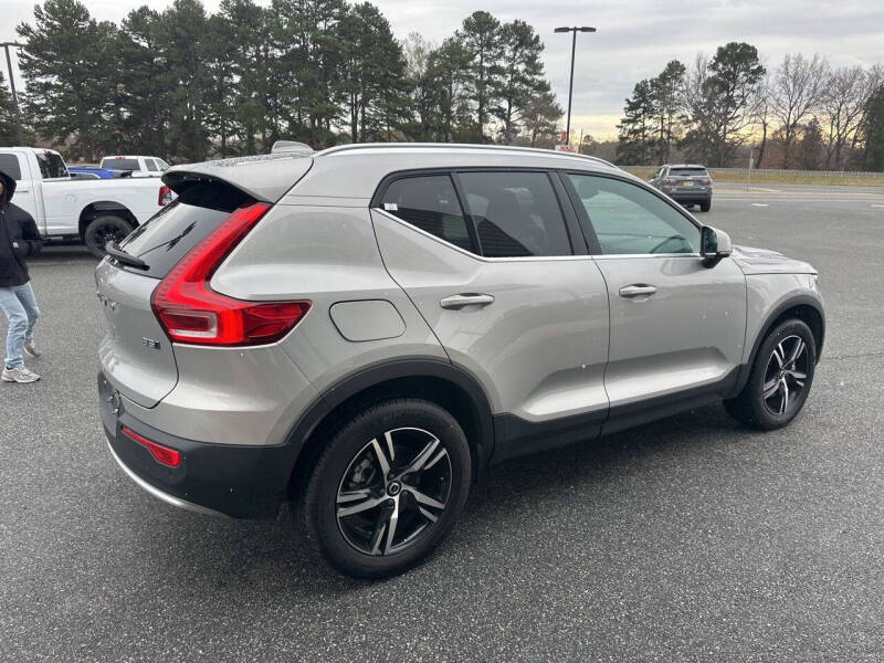 2025 Volvo XC40 B5 Core Bright Theme