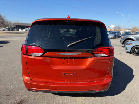 2018 Chrysler Pacifica LX