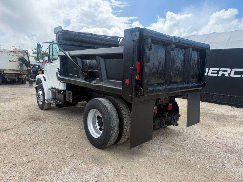2002 Freightliner FL70