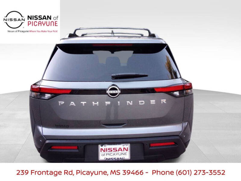 2025 Nissan Pathfinder SV