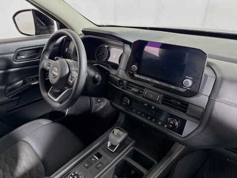 2025 Nissan Pathfinder S