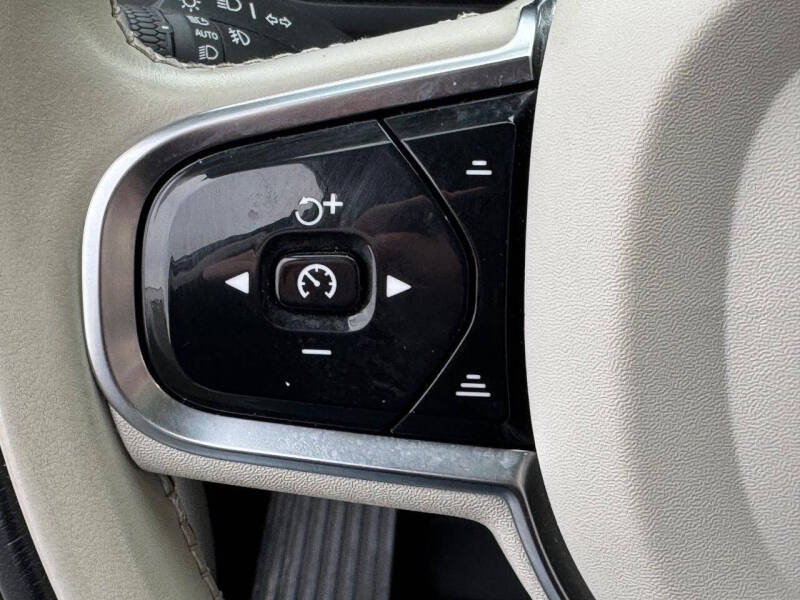 2023 Volvo XC90 Recharge T8 Ultimate Bright Theme 6P