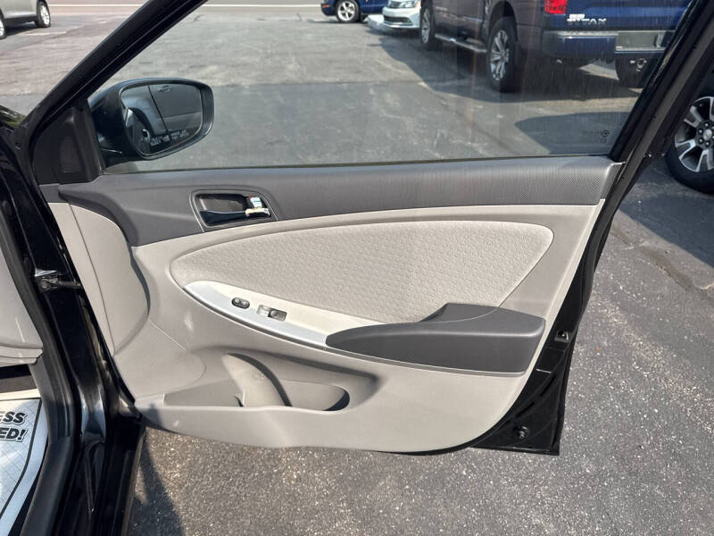 2012 Hyundai Accent SE