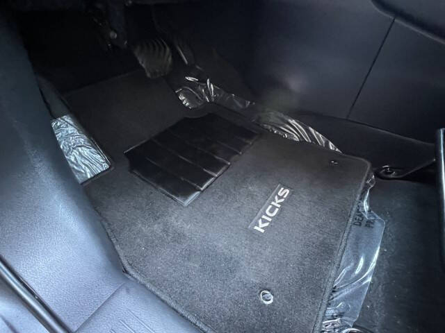 2020 Nissan Kicks SR