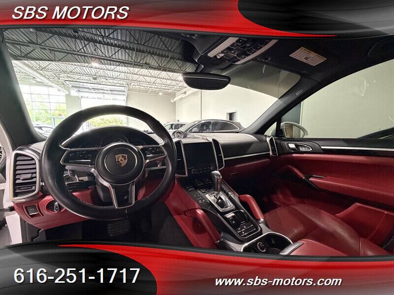 2017 Porsche Cayenne Platinum Edition