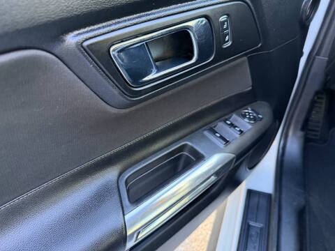 2017 Ford Mustang V6