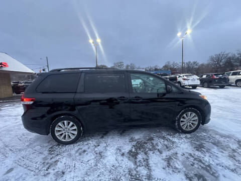 2013 Toyota Sienna LE 7-Passenger