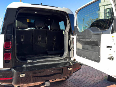 2024 Land Rover Defender 130 P400 X-Dynamic SE