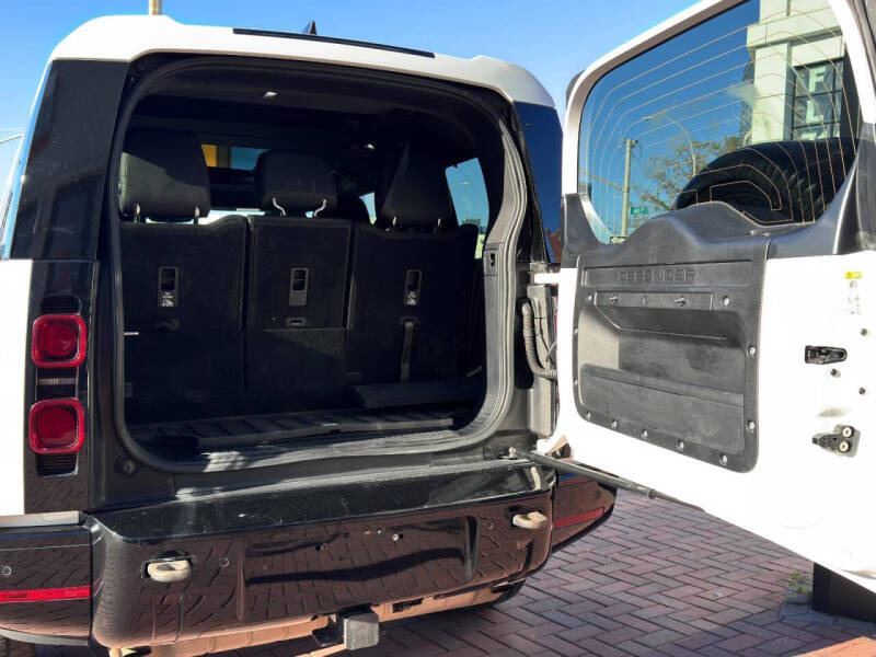 2024 Land Rover Defender 130 P400 X-Dynamic SE