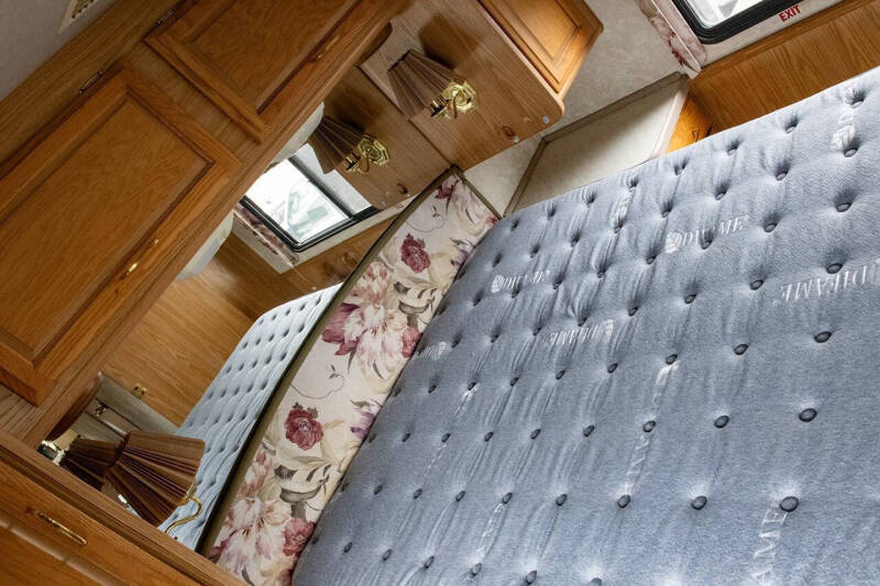 2000 Freightliner XC Chassis