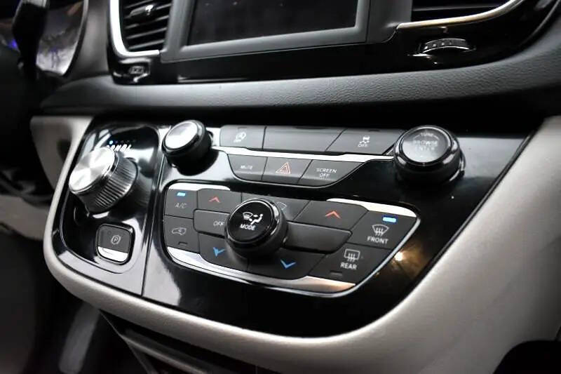 2020 Chrysler Voyager LXi