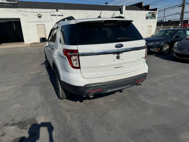 2013 Ford Explorer Base photo 15