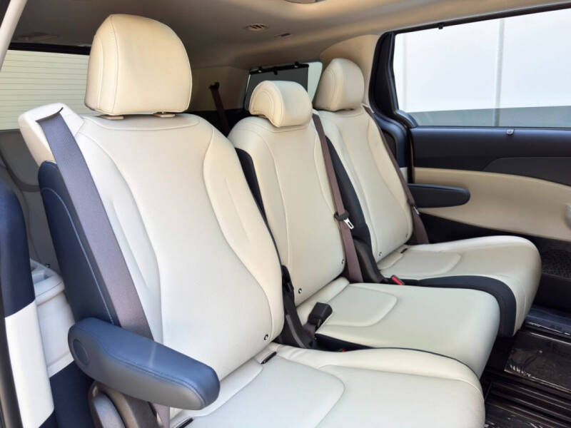 2025 Kia Carnival SX
