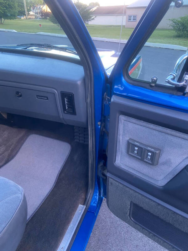 1992 Dodge RAM 150 LE