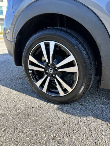 2020 Nissan Kicks SR