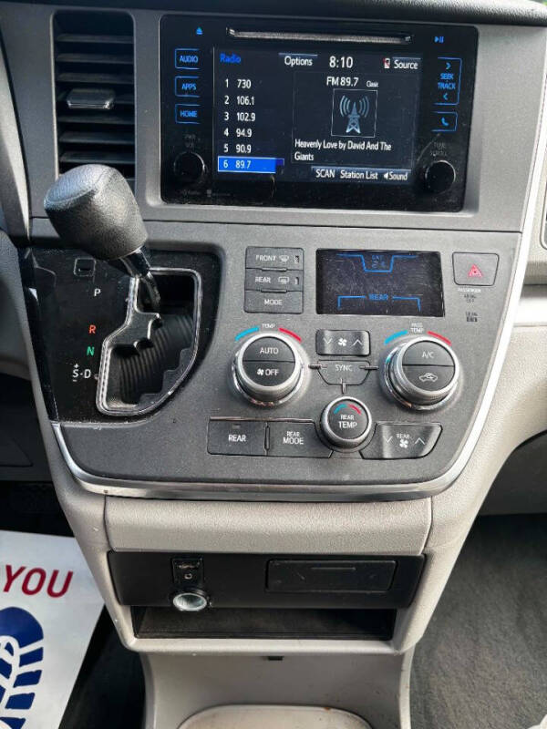 2015 Toyota Sienna LE 8-Passenger