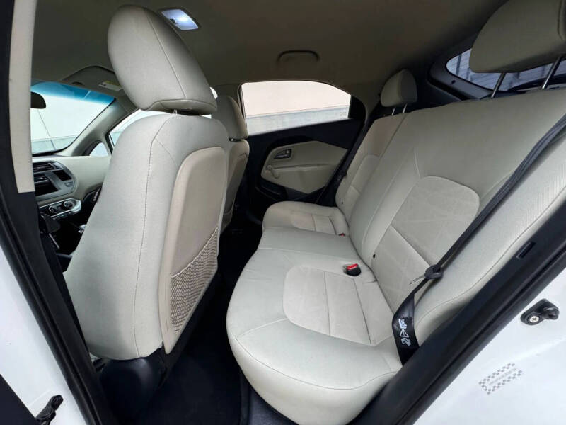 2012 Kia Rio 5-Door LX