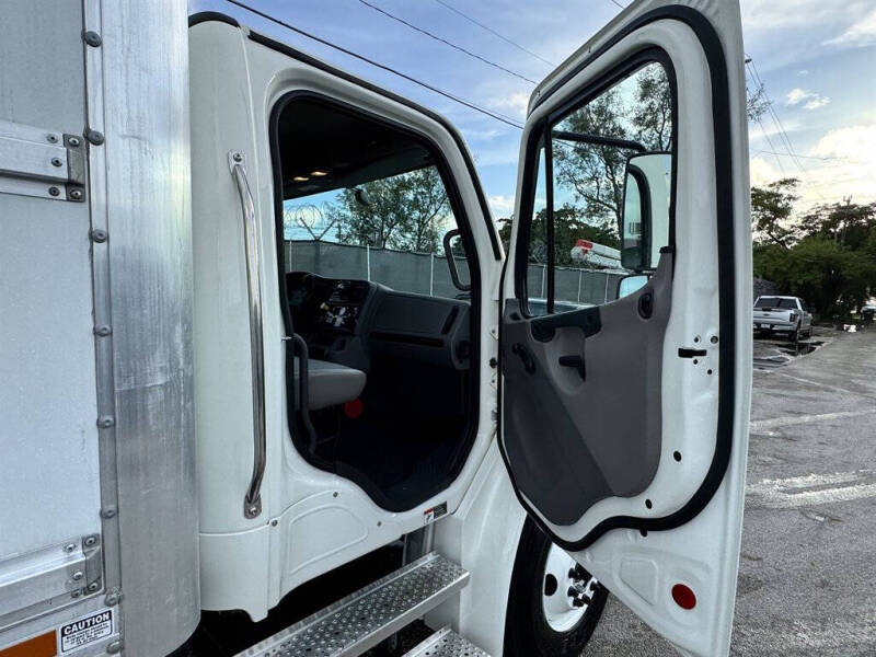 2022 Freightliner M2 106